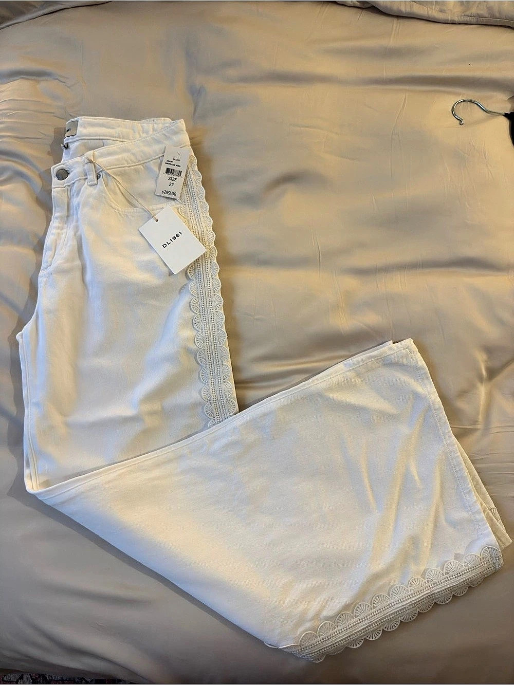 DL1961 Alex Baggy Wide Leg Low Rise Jeans in White Lace, size 27, NWT